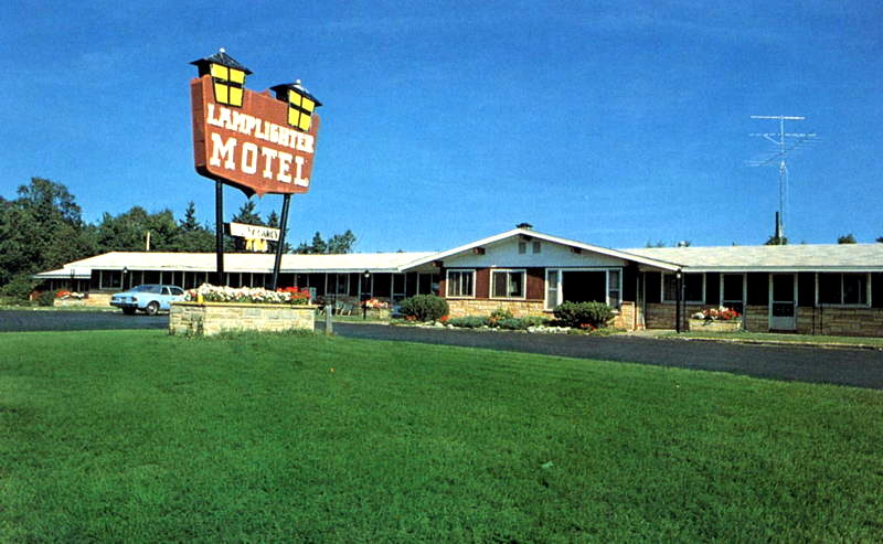 Lamplighter Motel - Old Postcard (newer photo)